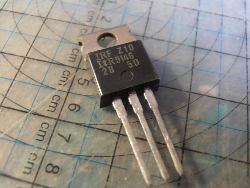 IRFZ10    60V 10A NPN POWER MOSFET  TO220AB  IR