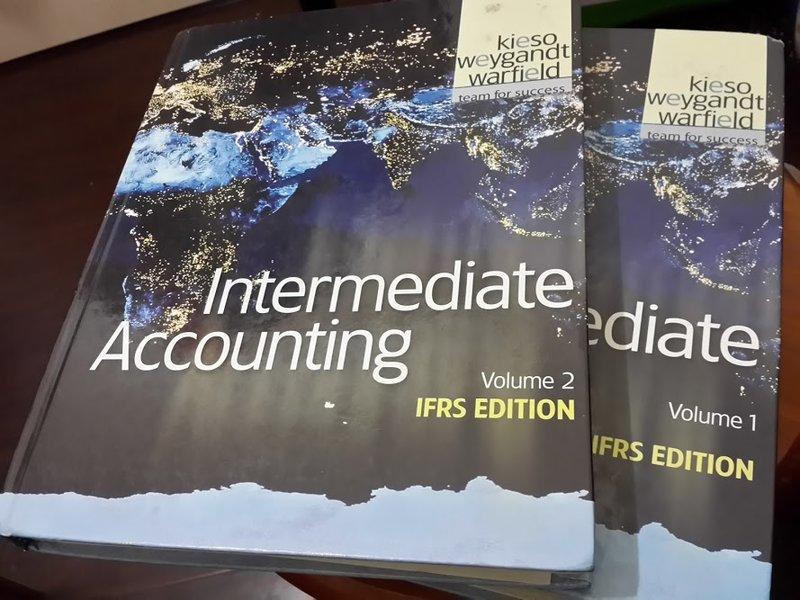 《Intermediate Accounting Volume 1、2》兩本900，三重可面交