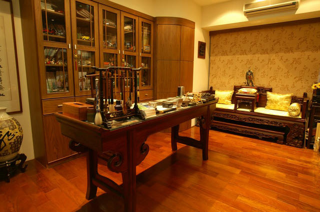稀有珍貴的台灣檜木的書畫桌