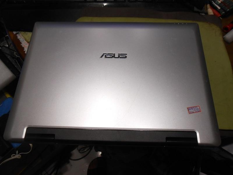 ASUS A8JS 14吋雙核筆電 （過電不開機、缺電池、缺顯示卡）【外觀良】＜零件機＞