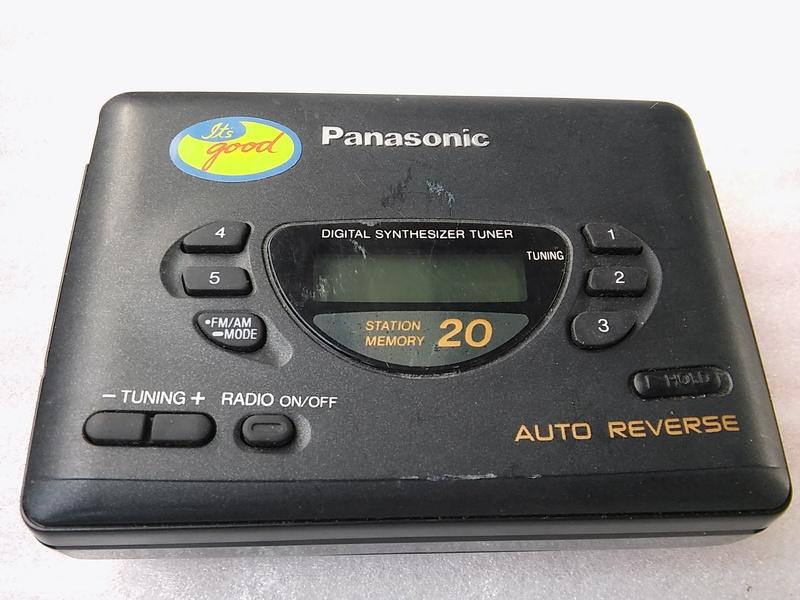 Panasonic RQ-V188 有液晶螢幕的卡式錄音帶/AM/FM電台/隨身聽/本產品不附任何電池，不知好壞，當故障