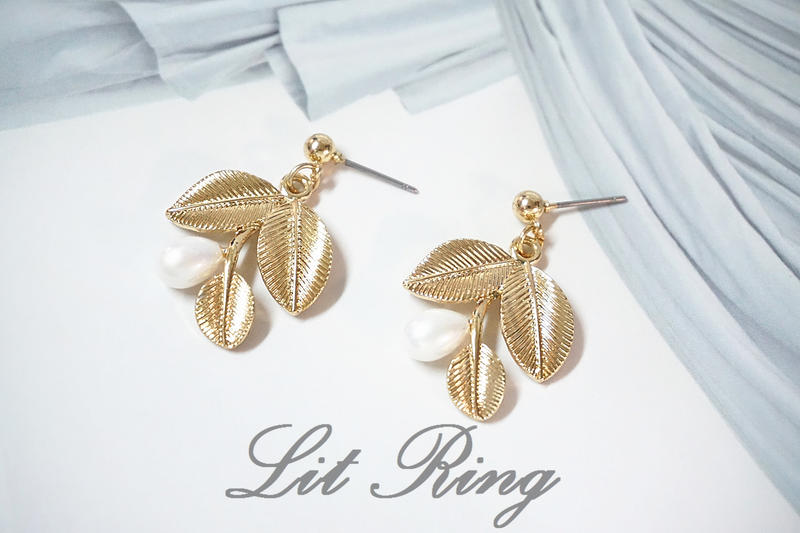 【Lit Ring】金色樹葉刻花珍珠耳環。 氣質 水滴 珍珠 葉子 葉片 花朵 耳針 耳飾 耳夾 夾式耳環 耳環 飾品