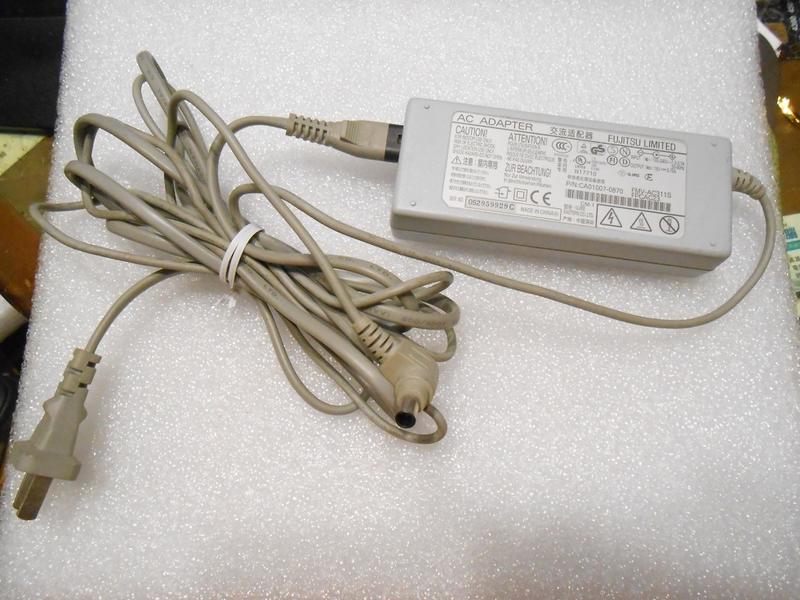 FUJITSU 富士通 原廠筆電變壓器（中間帶針）16V 3.75A（UJ88）【二手良品】（附電源線）