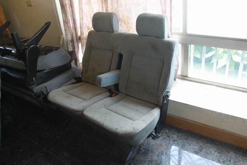 VW福斯T4第二.三.四排用雙人份絨布座椅有扶手