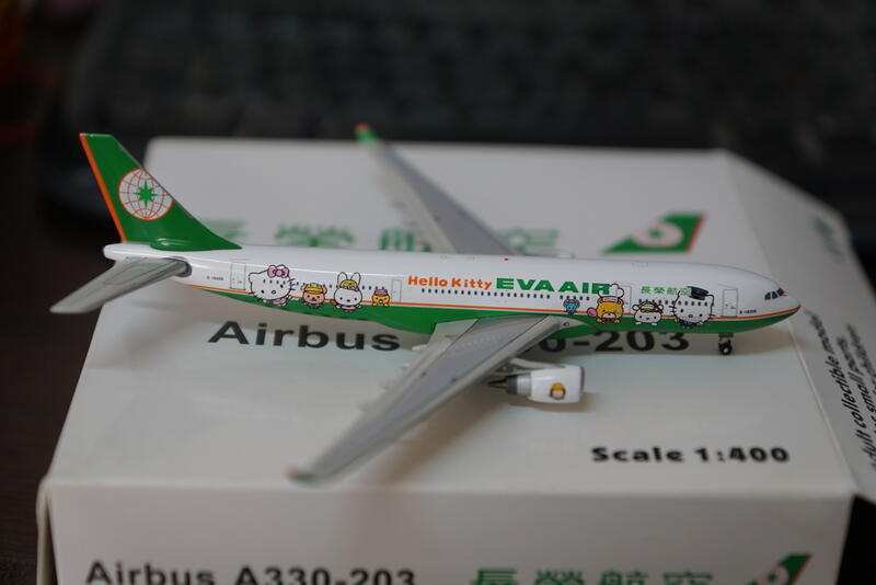 1:400 EVA AIR 長榮航空A330-203 第一代Hello Kitty B-16309 Phoenix