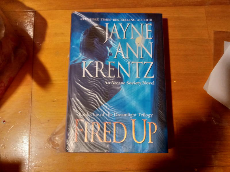 自藏書(精裝版)原文書【Fire Up】Jayne Ann Krentz珍·安·克蘭茲