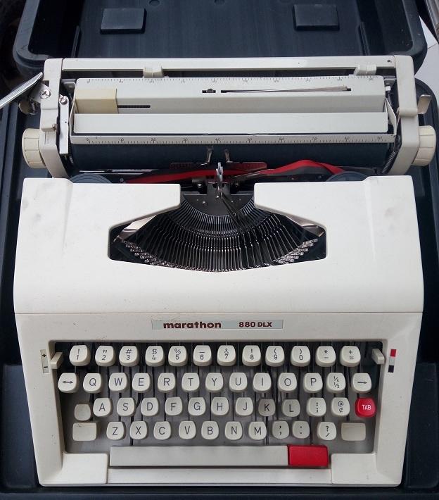復古早期古董機械式打字機marathon 880DLX (含盒子)