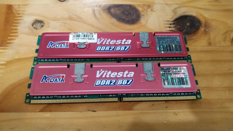 ADATA DDR2-800 1G + ADATA DDR2-667 1G (512M*2)