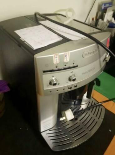 二手 DeLonghi ESAM3200 全自動咖啡機，租賃退役機定期保養中