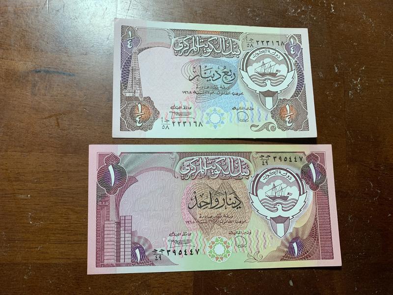 少見1991科威特小額鈔1、1/4dinar(2張合拍）全新票美金評價30、20美金