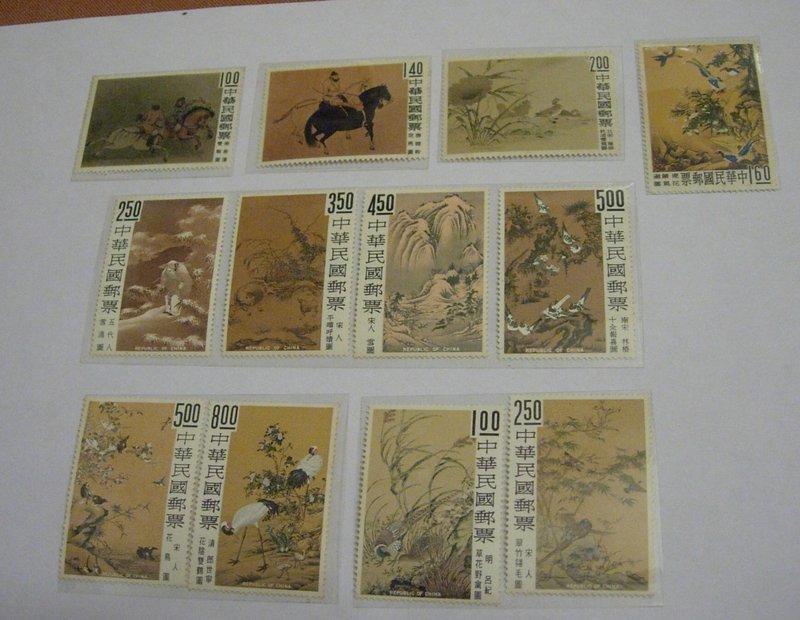 有年代的郵票 好幾冊 一起賣 80000元