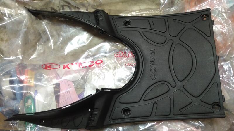 KYMCO 公司貨，KHC4 腳踏板：豪邁得意金得意舊得意 so/EASY100 置腳踏板。全車殼可調