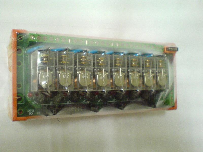 PLC繼電器模組8個繼電器為一組 DC24V驅動 10A繼電器1A 1B可用