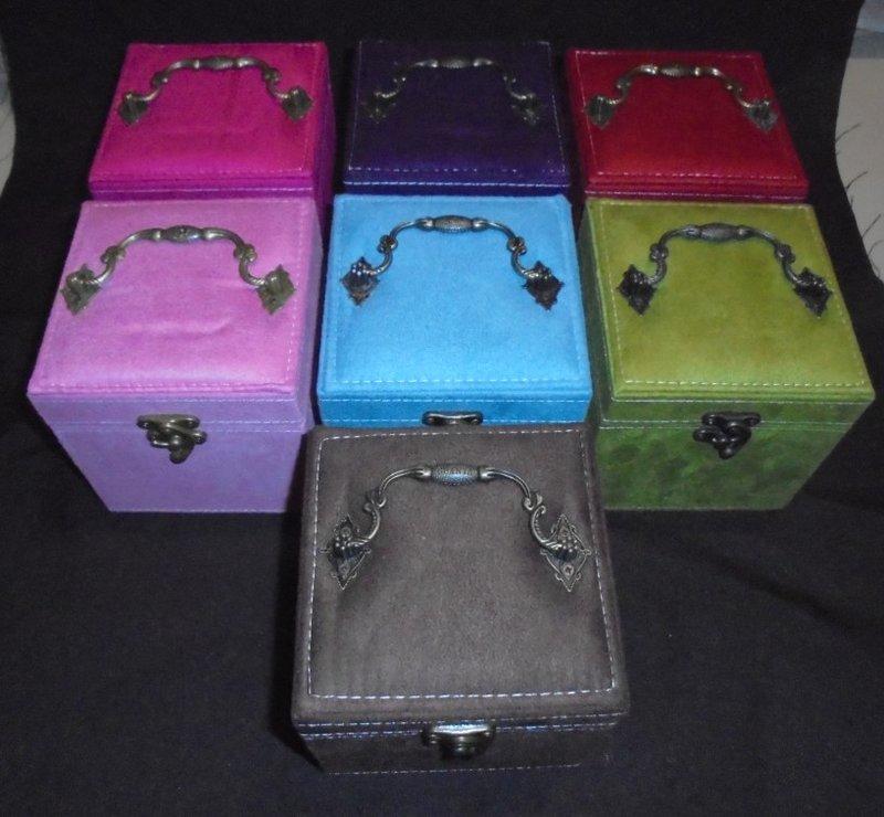 隨機顏色發公主三層小東西整理盒(飾品箱首飾盒、化妝包、珠寶盒、 置物盒)小物收納必備-多層自行調整自由度高-隨機顏色發貨