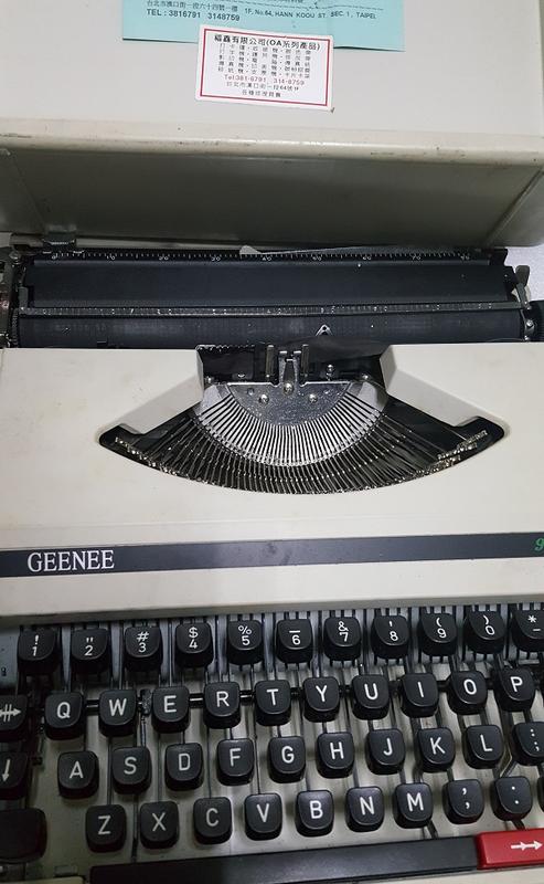 二手復古GEENEE 950TF打字機含盒子(初步測試可以打字但買家需整理機器當收藏/裝飾品）
