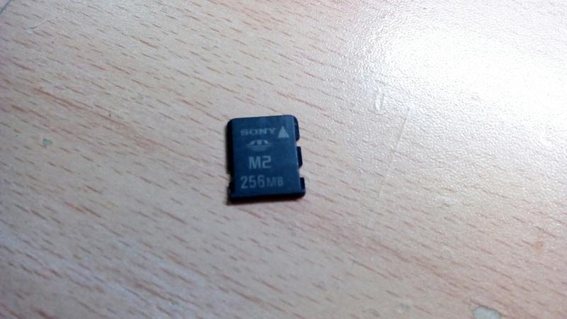 贈送 Memory Stick Micro(M2) 256M 記憶卡(2022/12/31無人要將丟棄)