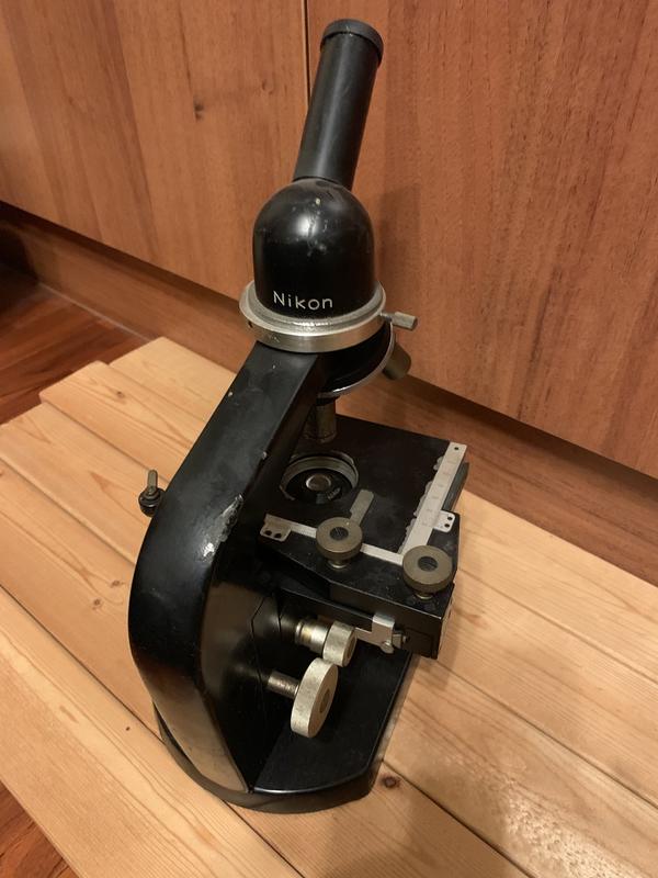 早期 Nikon 顯微鏡
