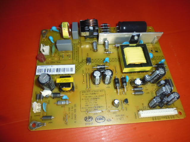 液晶電視維修維修零件板便宜賣很大電源板HERAN-HD-32DF(GF)400元