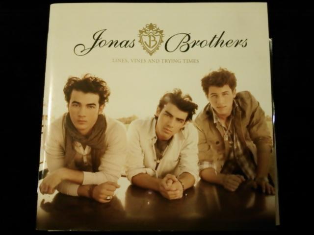  *日版CD--Jonas Brothers Lines,Vines and Trying Times(CD+DVD) 