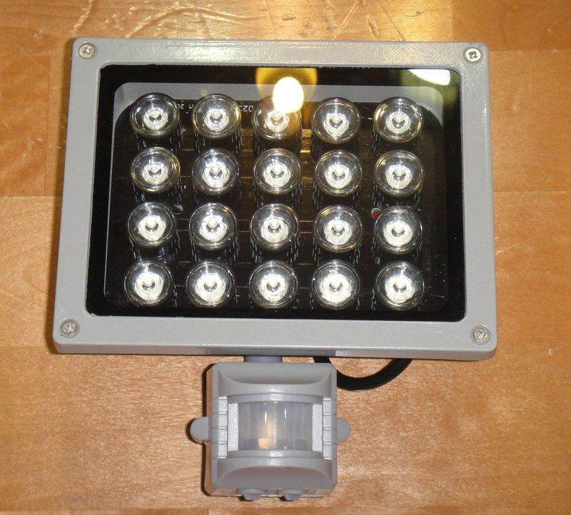 LED紅外線感應探照燈顆粒式20W(白光)