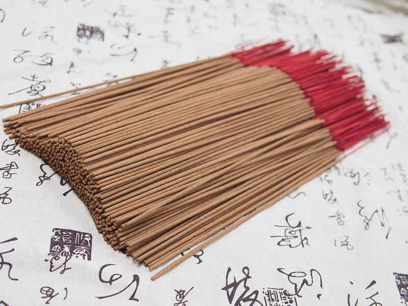 【勝發香舖】台灣製紅檜木立香，長度有1尺3、1尺6，尺三 尺六拜拜線香