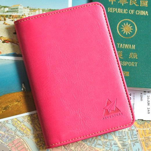 迪夢奇Dimanche的Adventure 冒險號護照套，高級皮料質感，貼心設計可收納手機SIM卡，多色可選唷