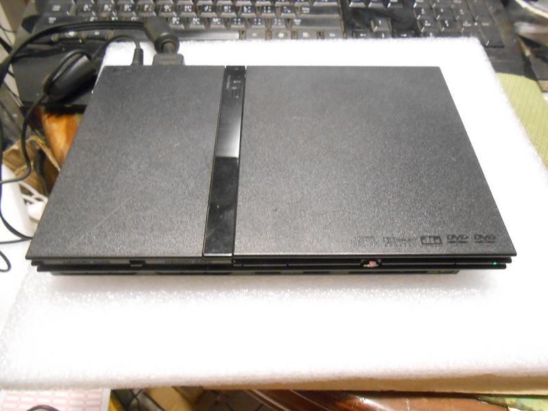 Sony PS2 遊戲機主機（SCPH-75007） 薄型機款（可過電、無影像）【亮綠燈、外觀完整】＜零件機＞