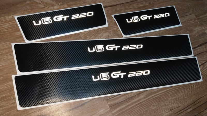 LUXGEN U6 GT / GT220 門檻保護貼 反光字款 3M碳纖紋貼膜 迎賓踏板貼紙☆君鎂汽車冷光