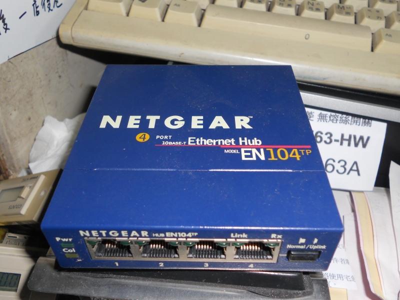 NETGEAR Hub  EN104   4-PORT  (D1)