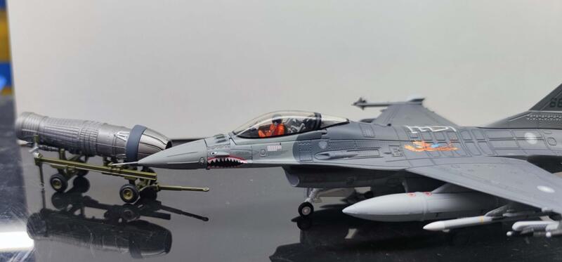 崇武---CWI】ALB 1/72 ROCAF F-16A 6690 飛虎隊紀念塗裝引擎可拆附AGM 