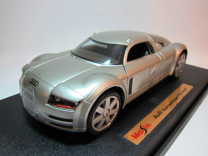 1/18 Audi Supersportwagen `Rosemeyer` 概念超跑 銀 ★〈 Maisto 〉