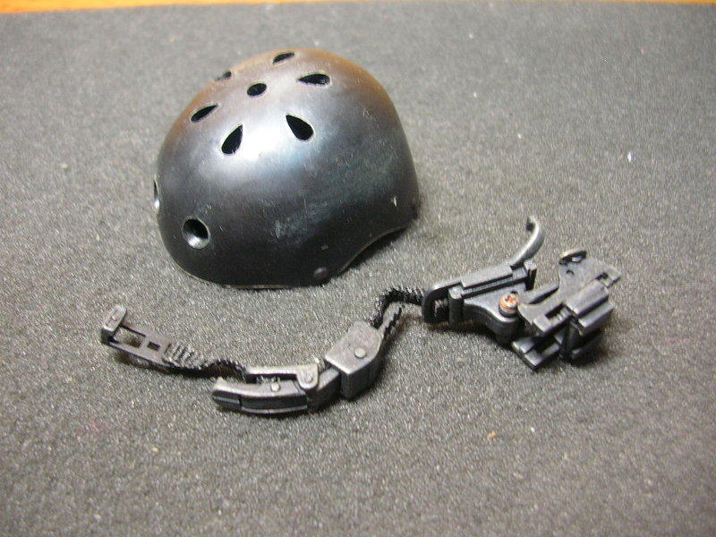 AJ1特戰部門 HOTTOYS美軍1/6黑色舊化傘兵盔一頂(洞洞安全帽) 附夜視鏡座 mini模型 LT:8611