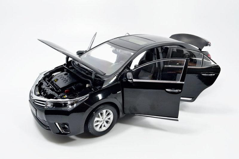  TOYOTA 2013 Corolla Altis 黑色 1:18 合金 汽車模型  汽車模型