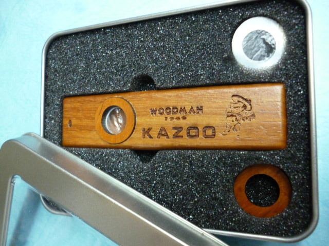 【筌曜樂器】Woodman Kazoo 卡祖笛 KAZOO 卡柱笛檀木 手工木製 鴨子笛 鐵盒 現貨加送笛膜備用孔蓋
