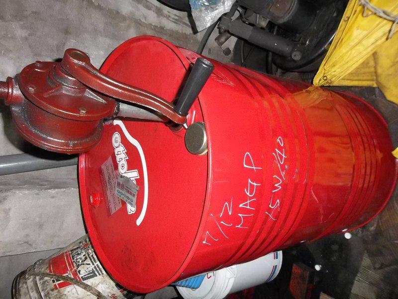 50加侖 200L  機油桶 汽油桶 裝一次機油 極新 (蓋子)產品說明