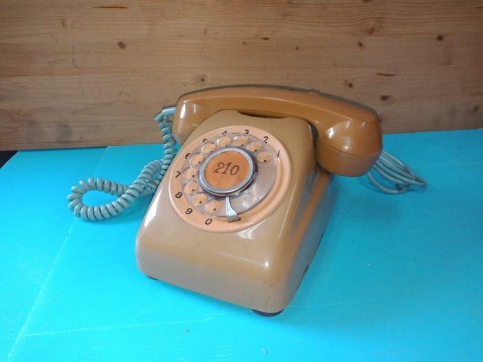庄腳柑仔店~早期600型轉盤式電話機