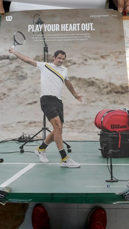 總統網球(自取可刷國旅卡) 2018 ROGER FEDERER RF97 黑白款 網球拍 海報