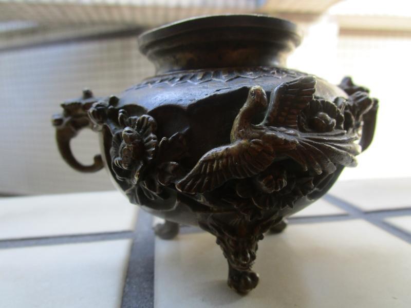 秘蔵 中國 清代 乾隆年制 古銅彫 嵌寶石三足燻香炉 時代物