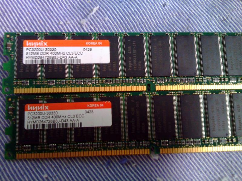 Hynix 512MB DDR400 X 2支.  (桌機用,有ECC功能)