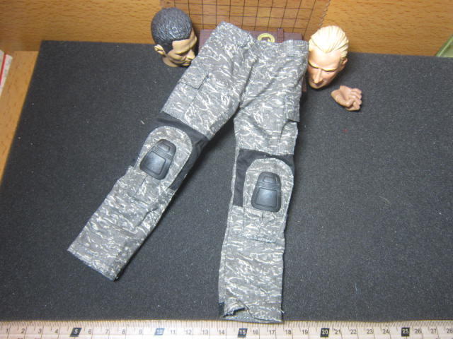 AJ3特戰部門 1/6精緻鐵灰迷彩虎斑野戰長褲一件(有鑲護膝) LT:7027