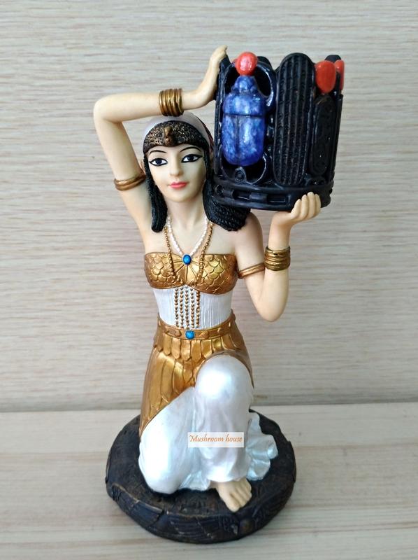 點點蘑菇屋 歐洲精品彩繪埃及女子蹲姿托容器擺飾 精緻飾品 藝術品 家飾品 古埃及古文 圖騰 Egypt 現貨