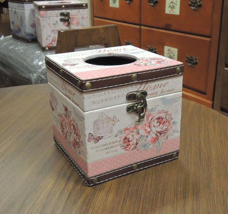 鄉村風面紙盒 蝴蝶花卉面紙盒 小面紙盒 方型面紙盒 粉色面紙盒 捲筒式衛生紙盒套 人造皮革面+木製面紙盒 硬殼面紙盒
