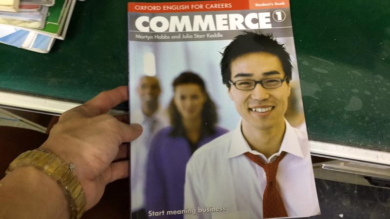 Oxford English for Careers: Commerce 1: Students 約1/4劃記83Y