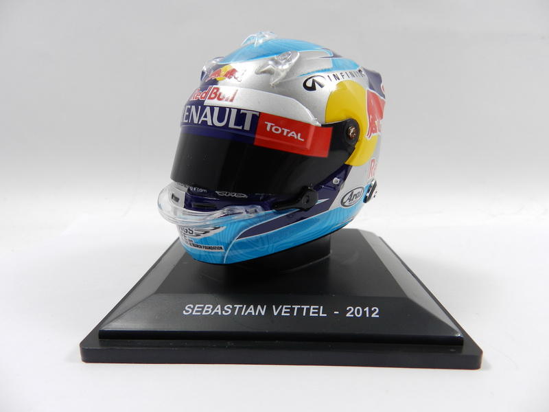 《烈馬驛站》1/5 F1 安全帽 Arai Red Bull S.Vettel W.C 2012 (Spark)