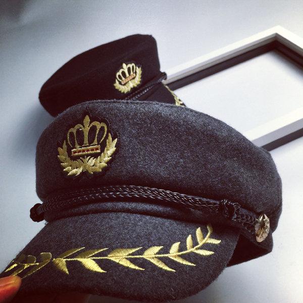 【花漾女孩】 2015徽章皇冠刺繡毛呢平頂海軍帽男女士鴨舌帽
