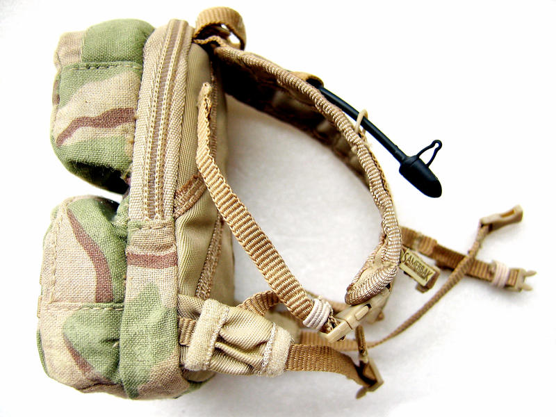 售 12" 1/6 美軍水袋背包(有吸水管、含夾燈一具)