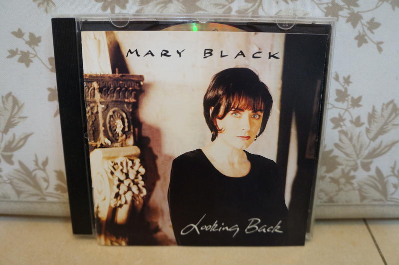 Mary Black 瑪麗黑「Looking Back 精選輯」愛爾蘭發燒女聲代表