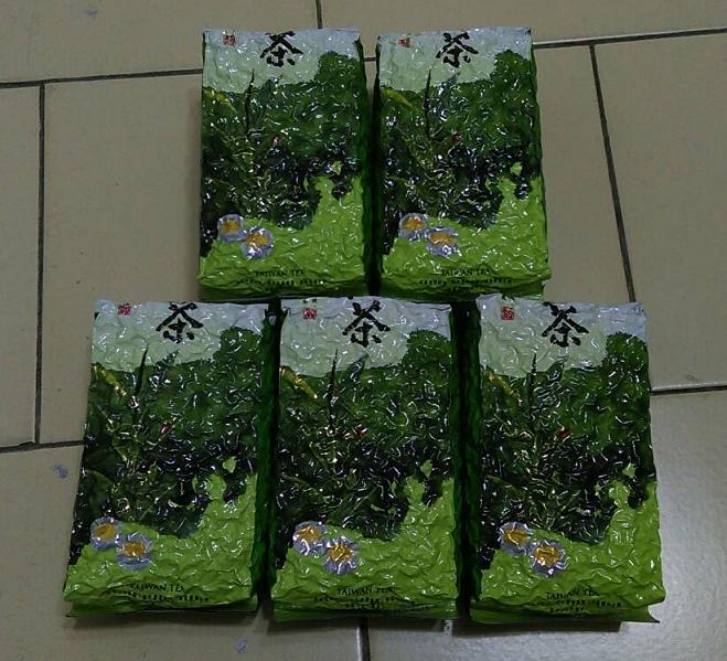 ( 目前暫停 )台灣高山茶 半斤/300克一包 真空包裝