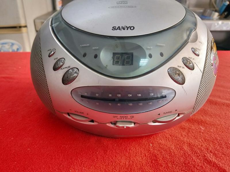 (E3代) 故障收音機 三洋 SANYO MCD-TL23 收音機 收音&按鈕時好時壞 CD無法聽 僅供收藏拆解用