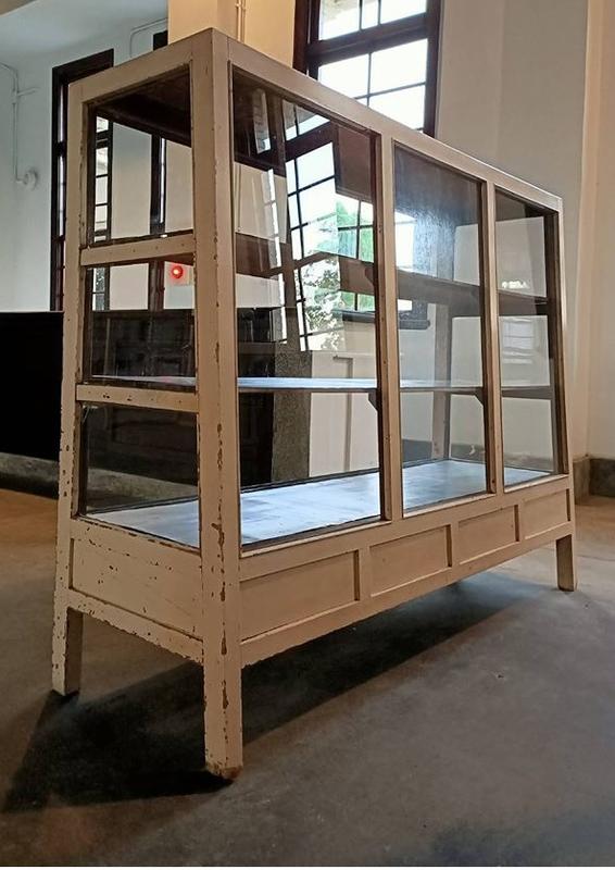 柑仔店 斜面櫃 古玻璃櫥 展示櫃 玻璃櫃 古道具 茶道具櫃 長 133 / 寬 43 / 高105.5 以上是 最大值
